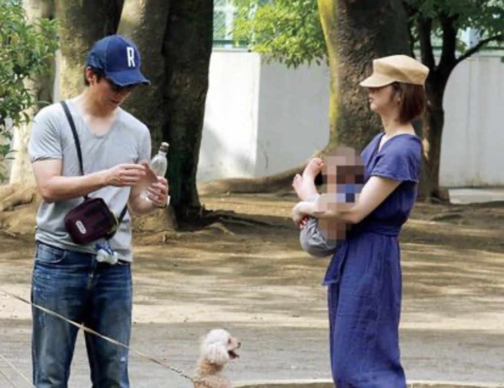 渡部建さんと佐々木希さんの仲良しアピール
